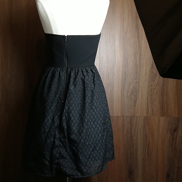 Swoon - Picture 4 of 6